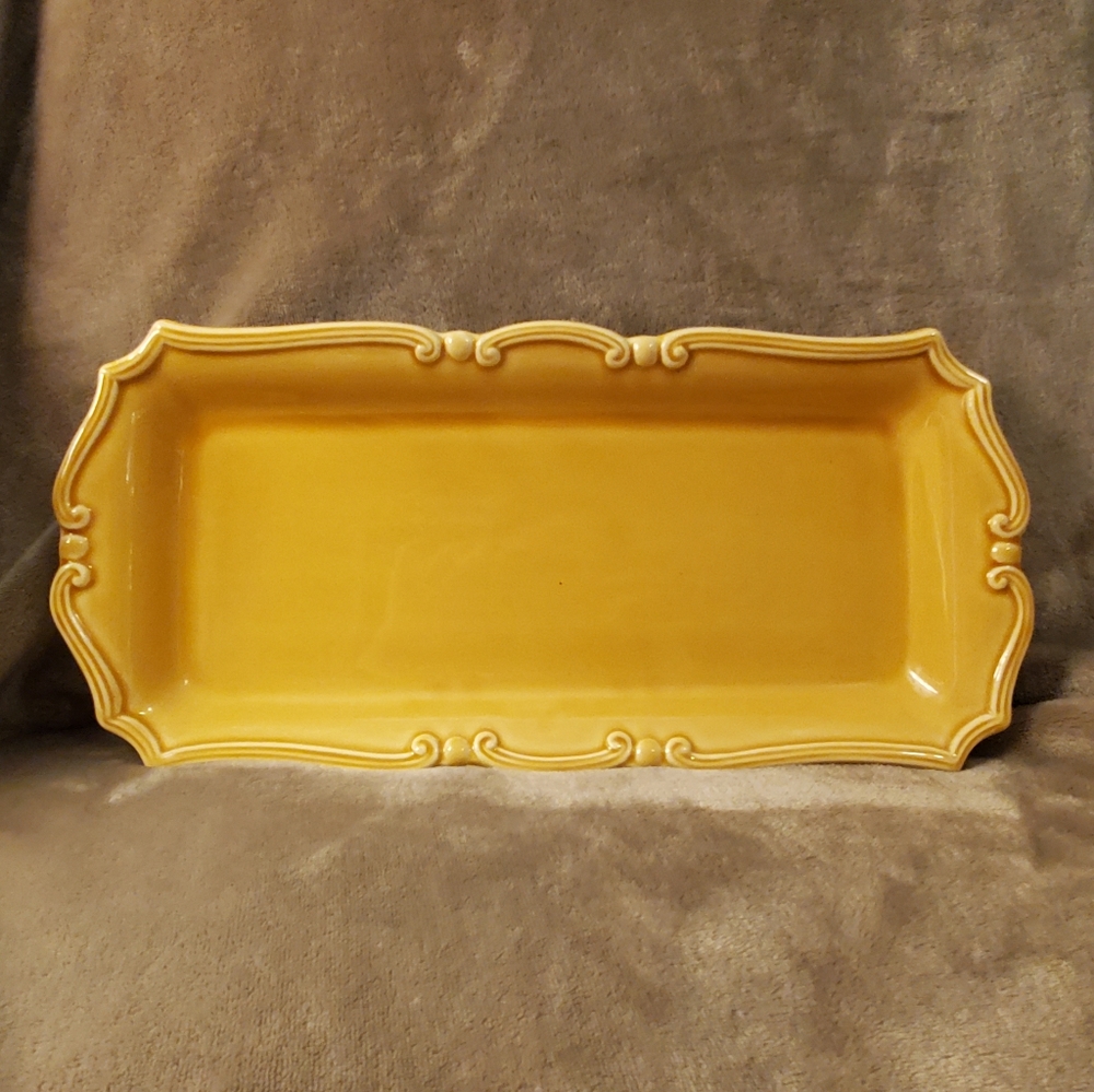 Williams Sonoma 15 inch scalloped dijon platter